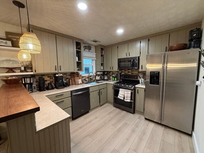 Foto del edificio - 2372 Lakewood Dr NW