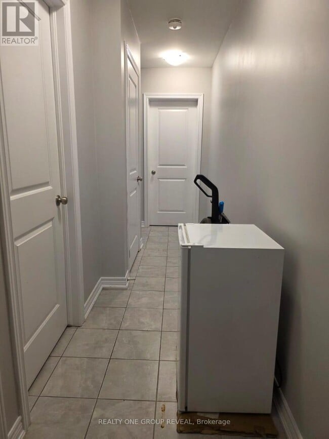 Building Photo - 66 Battle St