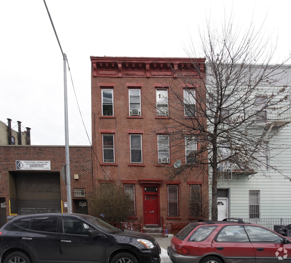 Building Photo - 143 Green St