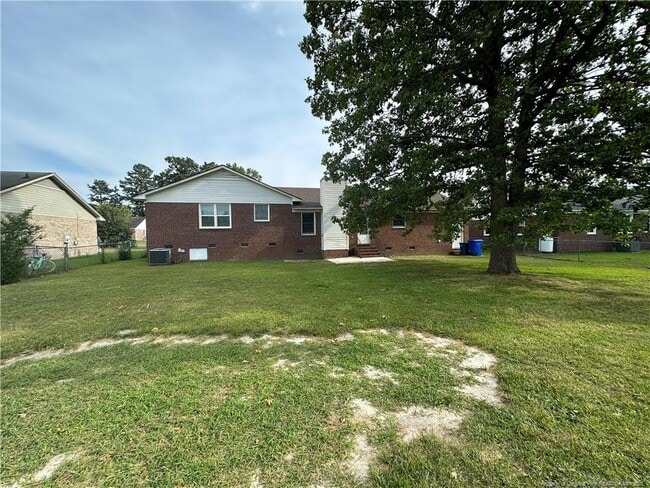 Building Photo - 8516 Amish Dr