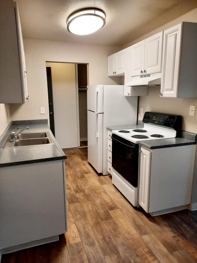 Building Photo - Sundancer Apartments