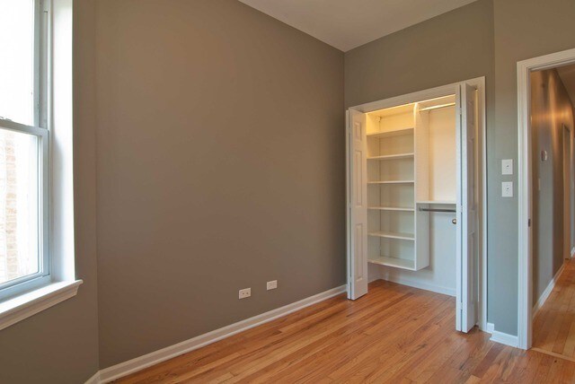 Foto del edificio - 2447 N Lowell Ave