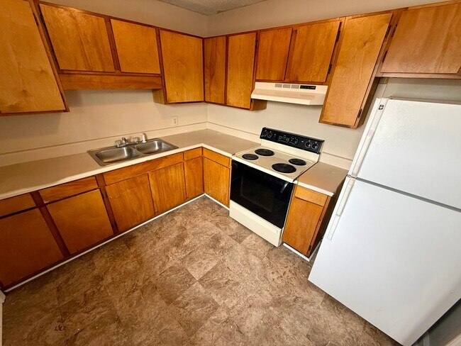 Building Photo - Downtown Location!