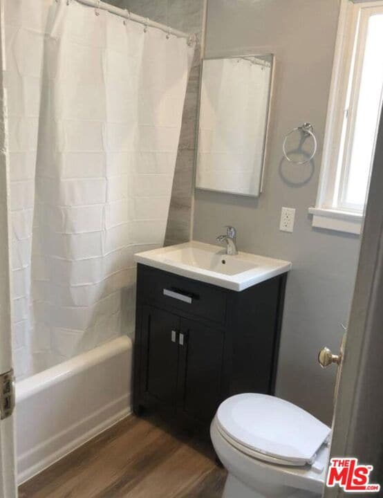 Foto del edificio - 1229 W 36th Pl