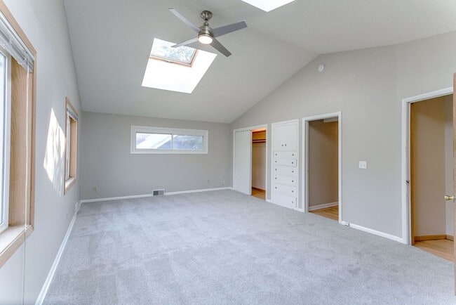 Building Photo - Updated 5 bedroom 2 bath single family house