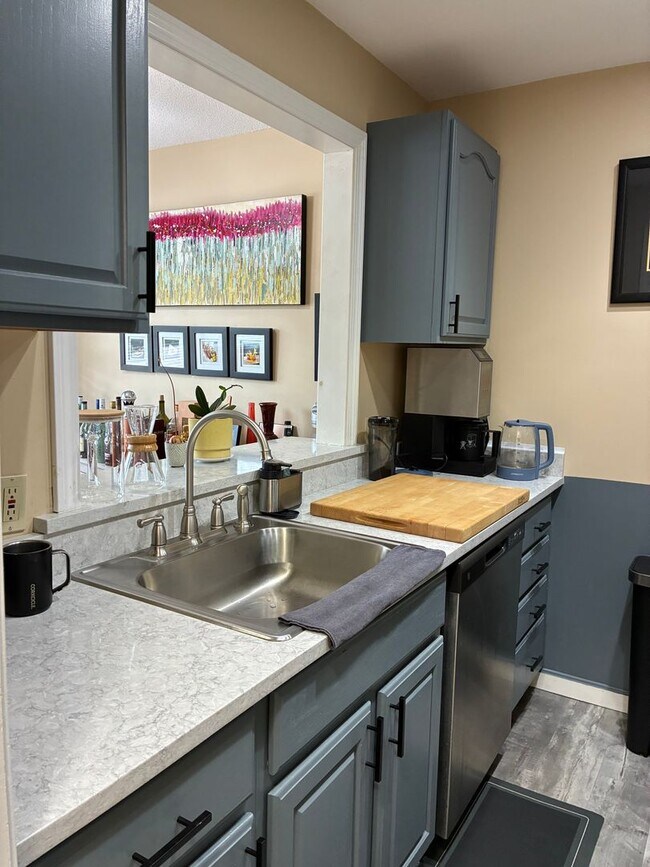 Foto del edificio - Wonderful 2 bedroom townhouse with heat in...