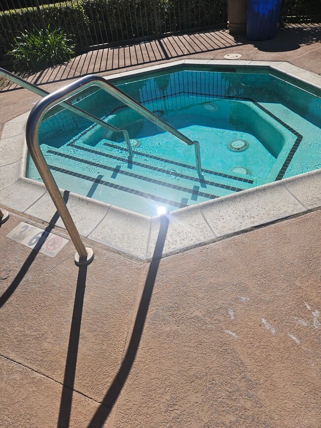 our hot  jacuzzi @100 degrees - 10151 Arrow Rt