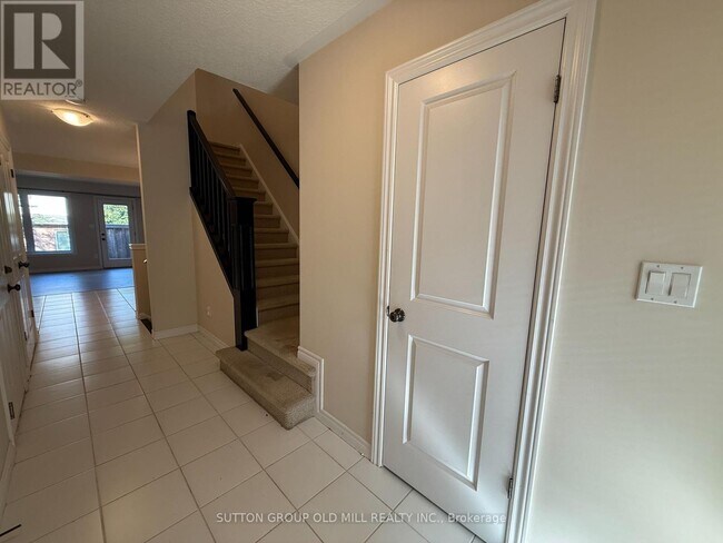 Building Photo - 167 Arkell Rd