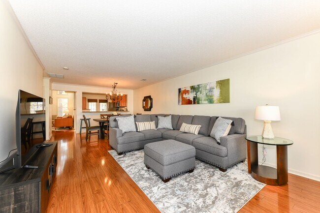Building Photo - Updated 3 Bedroom Townhome in McAlister's ...