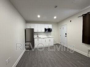 Building Photo - 7800 Lundy's Ln