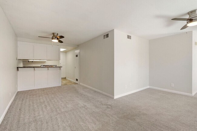 Building Photo - Santee Condo 3 bedroom Upstairs Unit.