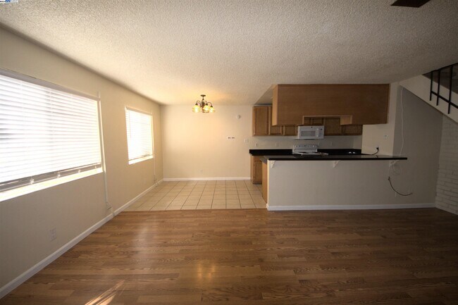 Foto del edificio - 1214 Sycamore Dr