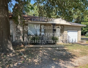 Building Photo - 702 2nd St