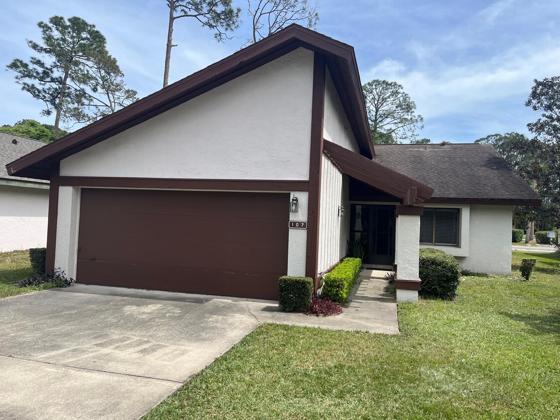 Primary Photo - 107 Meadowbrook Cir