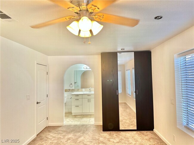 Foto del edificio - 2200 S Fort Apache Rd