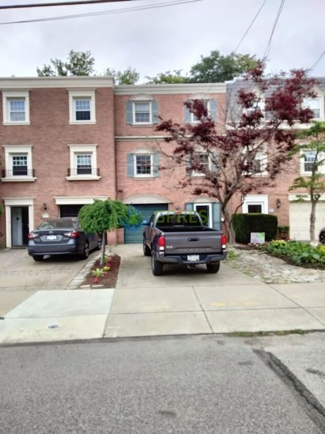 Upscale beautiful and spacious 3-bedroom, 2.5-bathroom apartment Oakland/Shadyside area - Upscale beautiful and spacious 3-bedroom, 2.5-bathroom apartment Oakland/Shadyside area