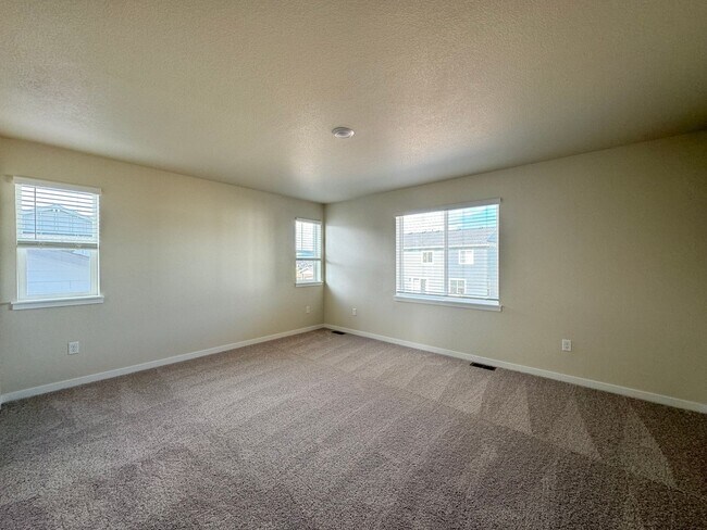 Foto del edificio - Beautiful newer House in Timnath Lakes!