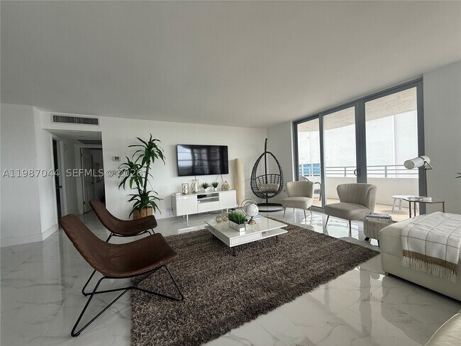 Foto del edificio - 5555 Collins Ave