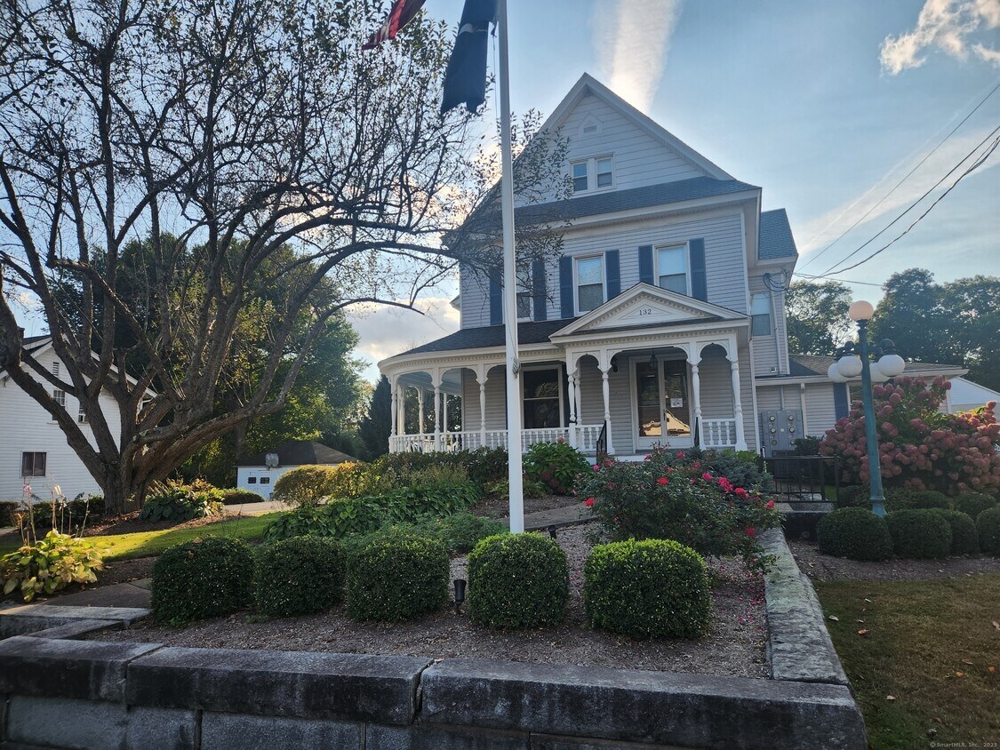Foto principal - 132 W Main St