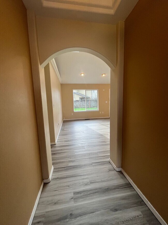 Foto del edificio - 3-Bedroom 2-Bathroom home in West Eugene