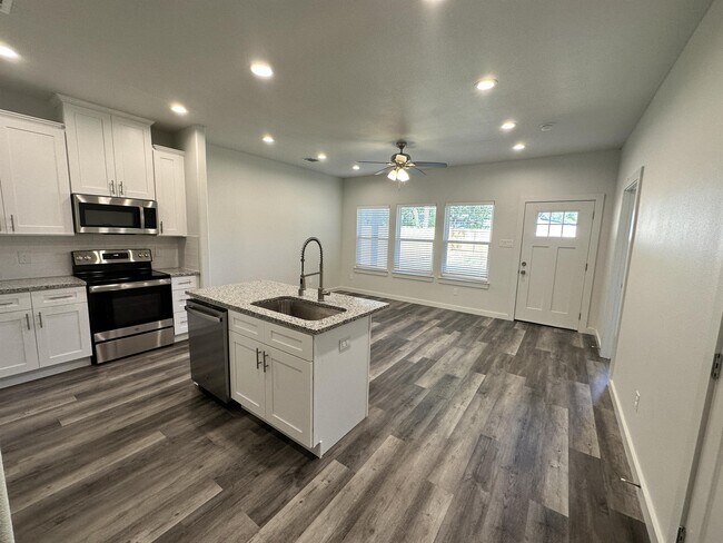 Foto del edificio - 1005 Dubois St