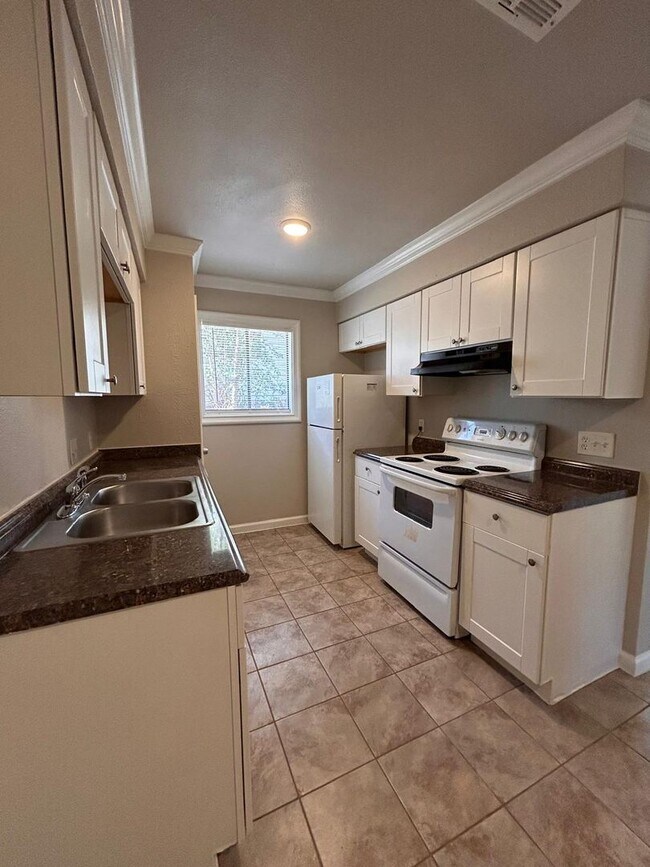 Building Photo - 2706 Little Valley Cove