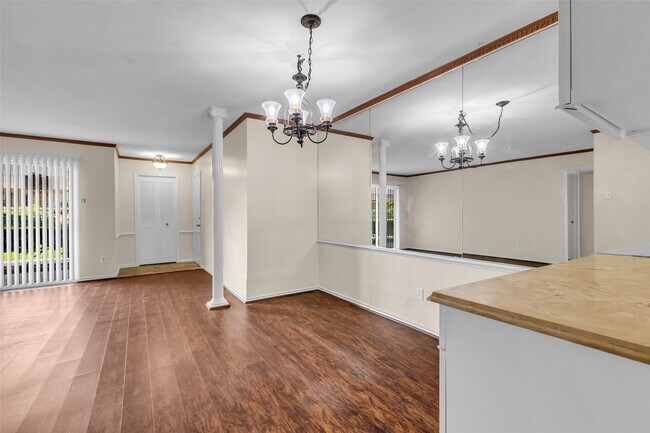 Building Photo - 7600 Burgoyne Rd
