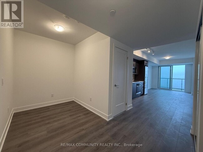 Building Photo - 2545 Simcoe St N