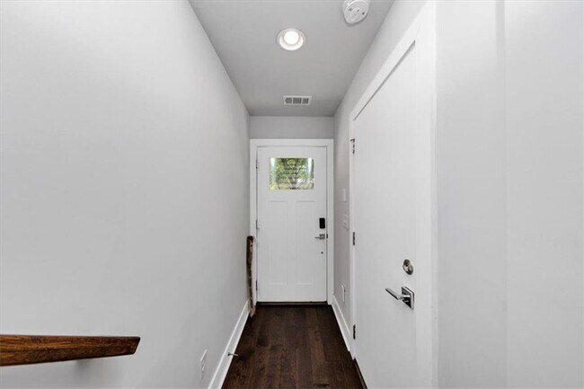 Foto del edificio - 725 Taylor Ct