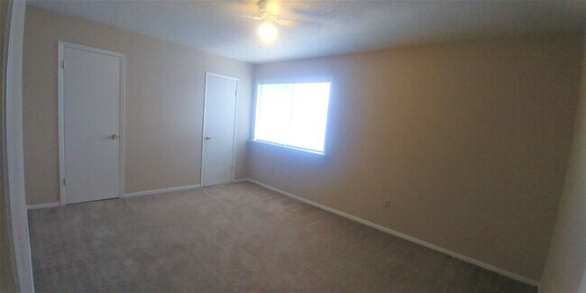 Building Photo - College Station - 2 bedroom /1.5 bath / 2 ...