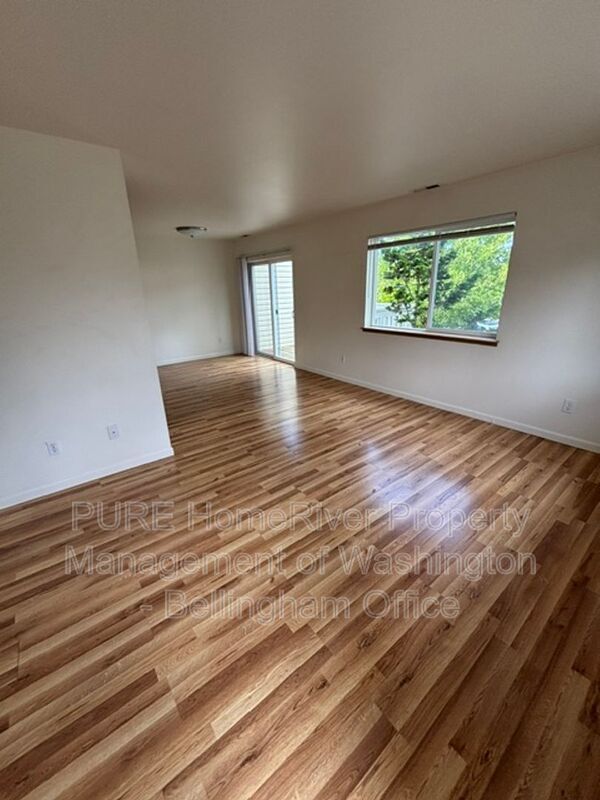 Foto del edificio - 3255 Racine St