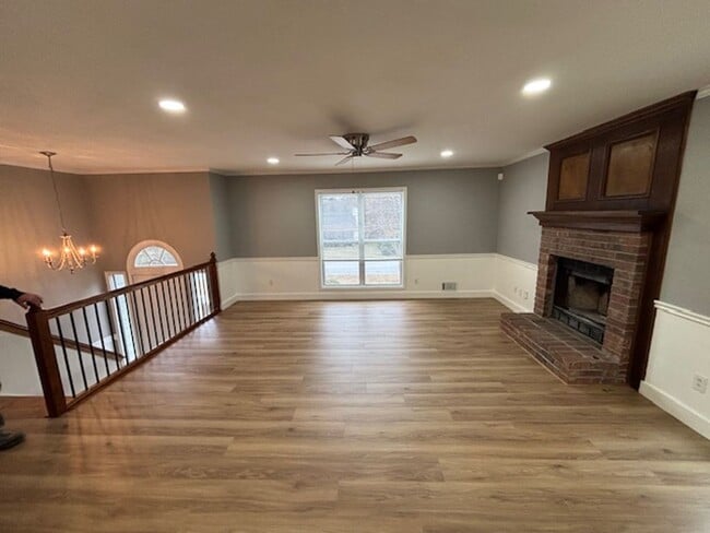 Foto del edificio - Updated Remodeled Large Open Split-Level Home with Full Finished Basement!