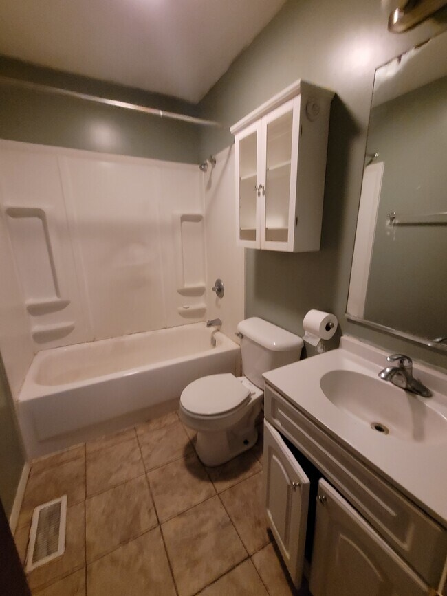 Building Photo - 3107 Ridgewood Dr