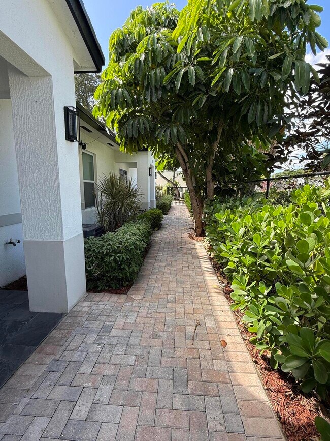 Foto del edificio - 509 N H St