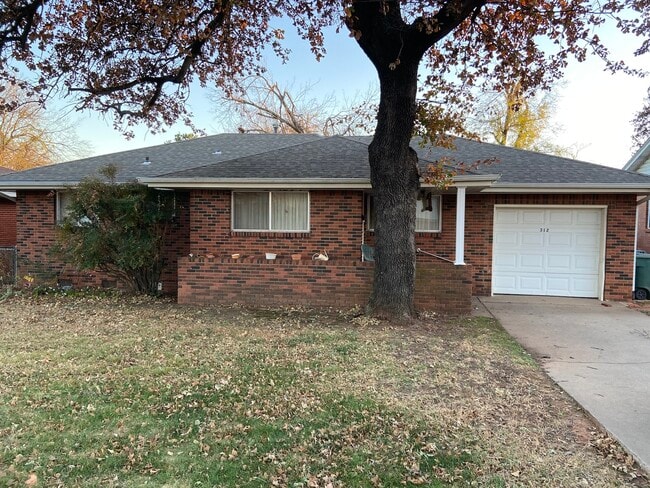 Photo - 312 Tullahoma Dr House