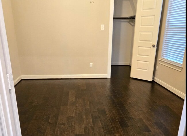 Building Photo - 907 Daffodil View Ct