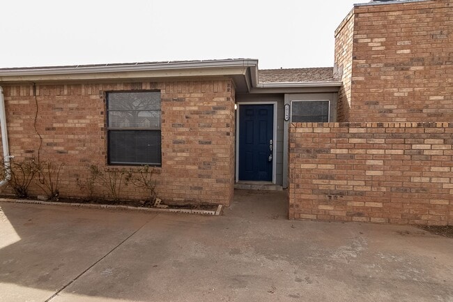 Building Photo - Pre-Leasing - Cute Charming 2-bedroom