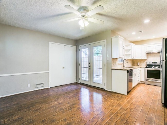 Foto del edificio - 7302 Wake Forrest Dr