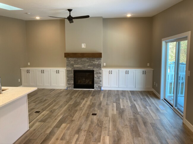 Building Photo - 5531 Pompano Dr