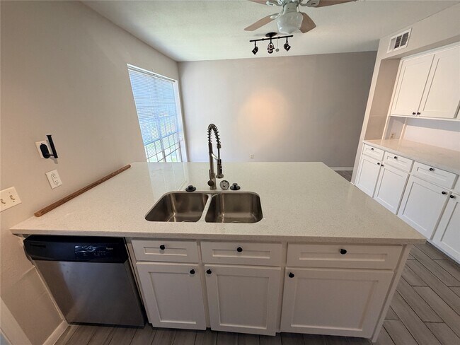 Foto del edificio - 1607 Chestnut Ridge Rd