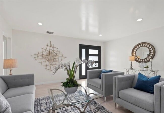 Building Photo - 17601 Rhoda St