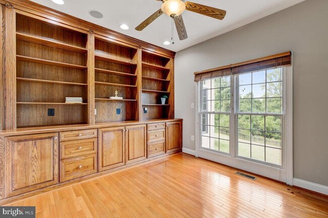 Foto del edificio - 24188 Spring Meadow Cir