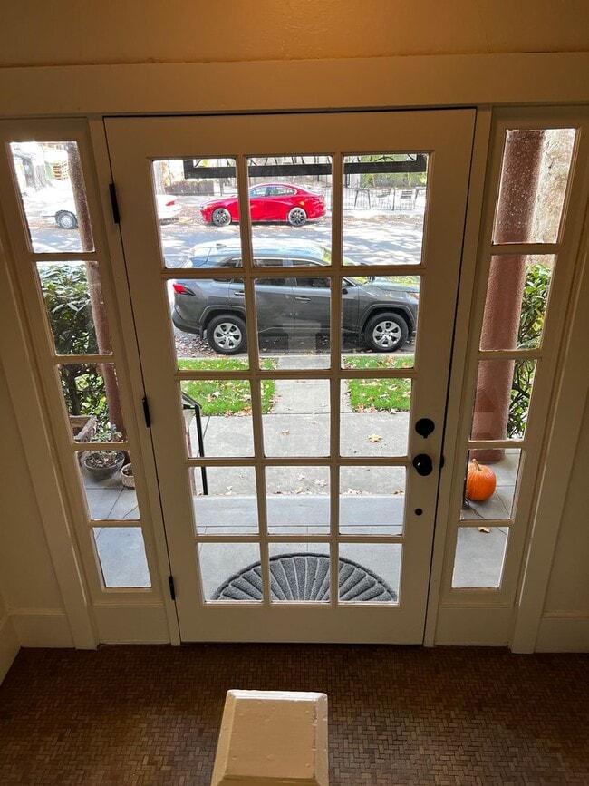 Foto del edificio - Charming one-bed, one-bath apartment in Mi...