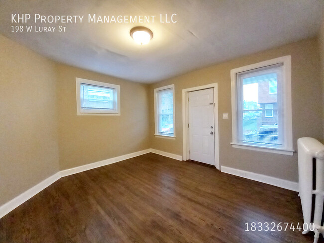 Building Photo - ONE MONTH'S RENT FREE!! Wonderful 2 Bed Ho...
