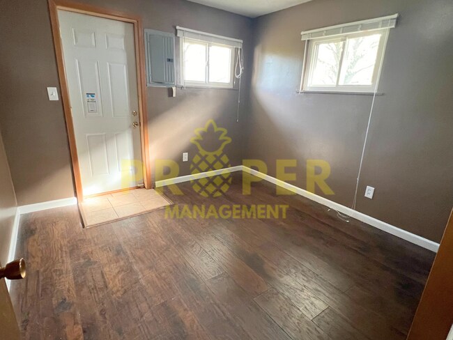 Building Photo - 2 bedrooms 1 bathroom house