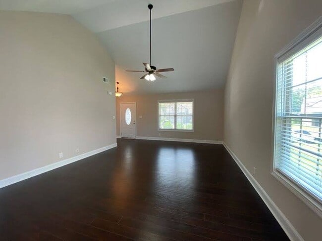 Building Photo - $1650 Adorable 3 Bedroom 2 Bath Ranch Home...