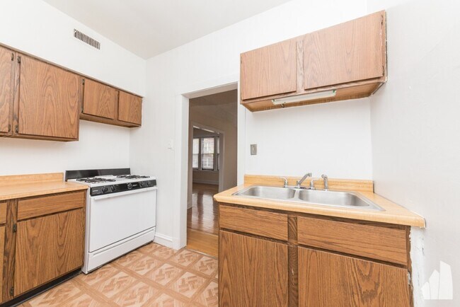 Foto del edificio - 3525 N Racine Ave