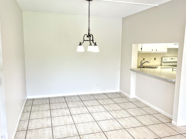 Building Photo - 627 Sea Pine Way