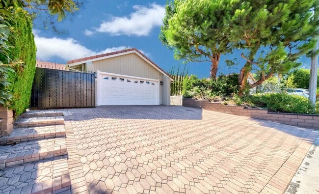 Building Photo - Walnut Dream Home; Updated Inside and Out,...