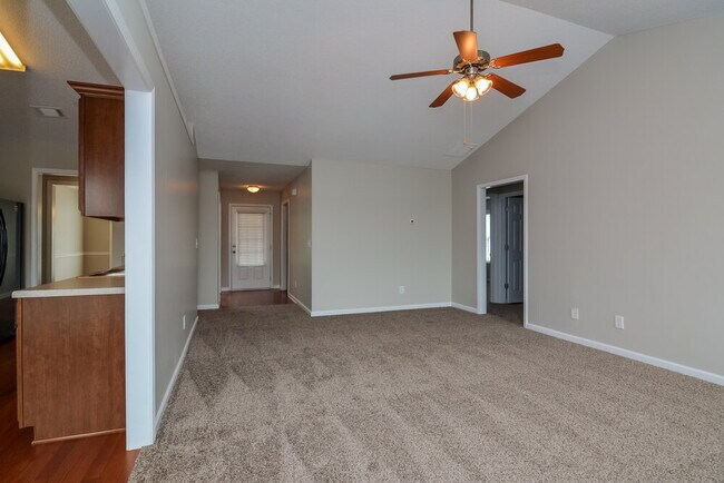 Foto del edificio - 3896 Pine Village Pl